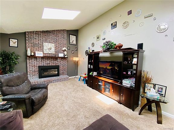 3rd image of 4 Stoneridge Ln