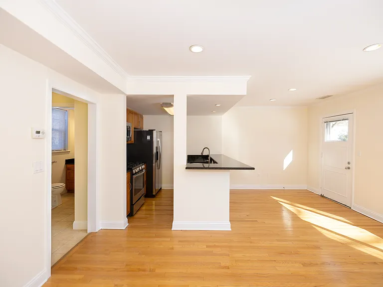 239 Gerry Rd — Photo 20