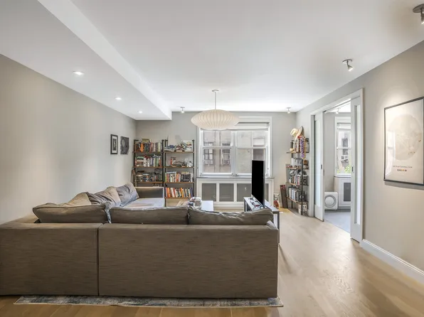 310 West 55th Street image 8 of 23