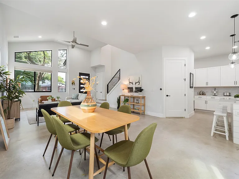 1306 E 3rd St #1 — Photo 10