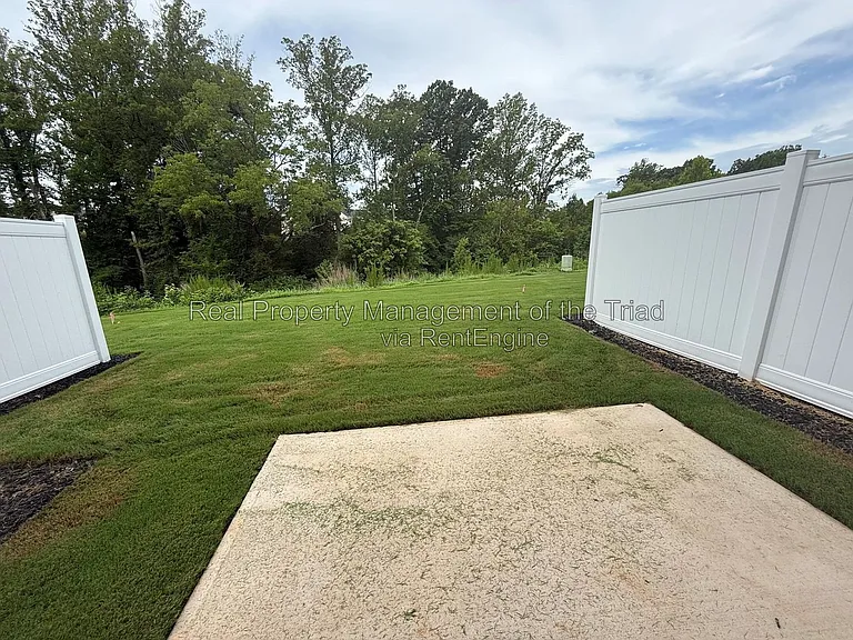 1106 Broholmer Ln — Photo 16