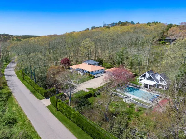 142 Lopers Path, Water Mill, NY 11976