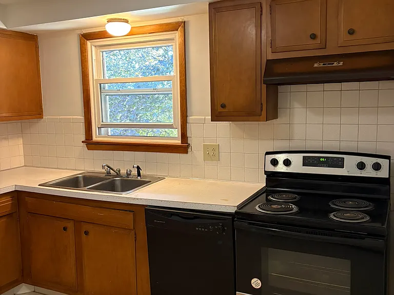 310 Merrymont Dr #D — Photo 5
