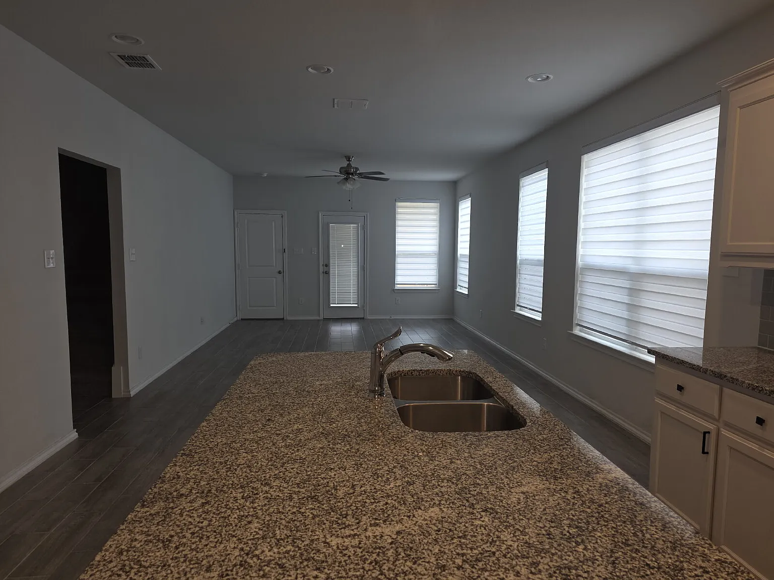 4 bed, 3.0 bath, 1945 sqft, $2,895 — Photo 3