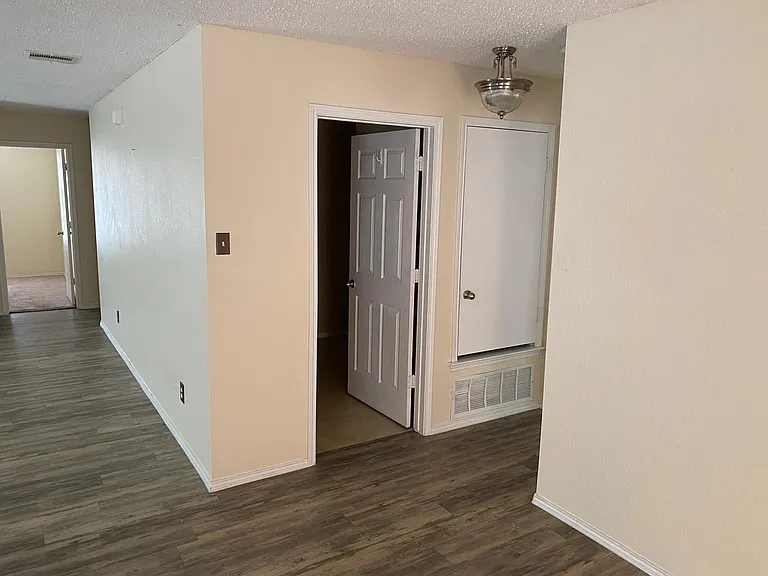 8103 Zephyr Ct — Photo 8