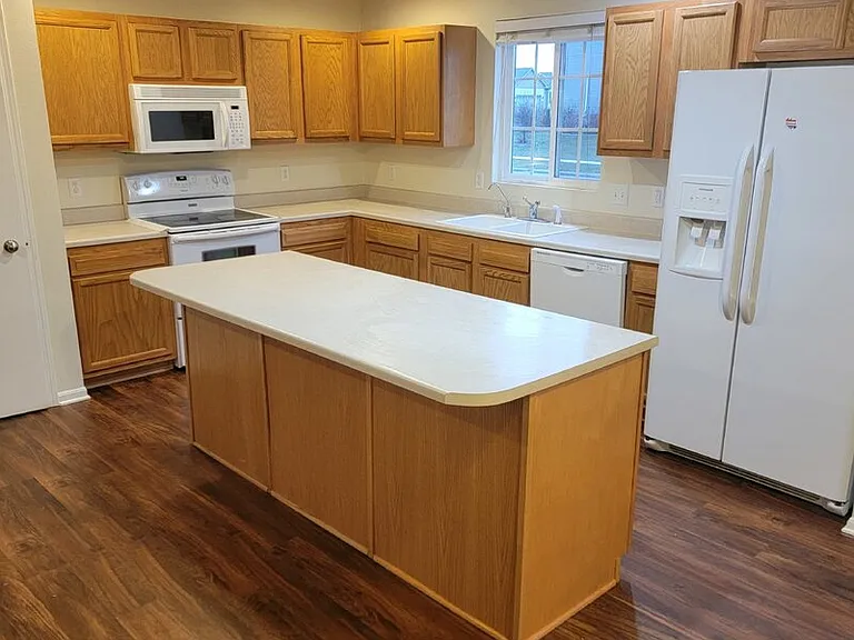 4808 NE Michael Dr — Photo 2