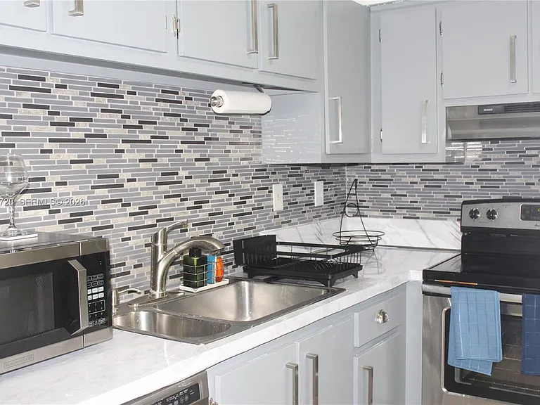 110 Gardens Dr #103 — Photo 4