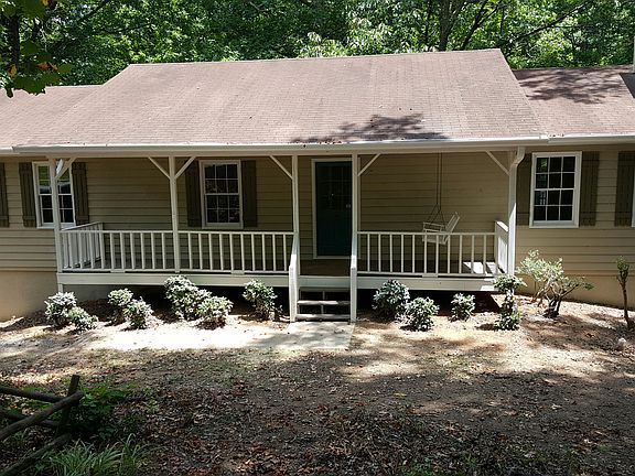 3rd image of 303 Covey Ct