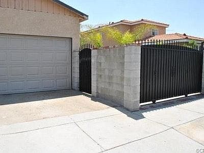 3rd image of 13602 Los Angeles St