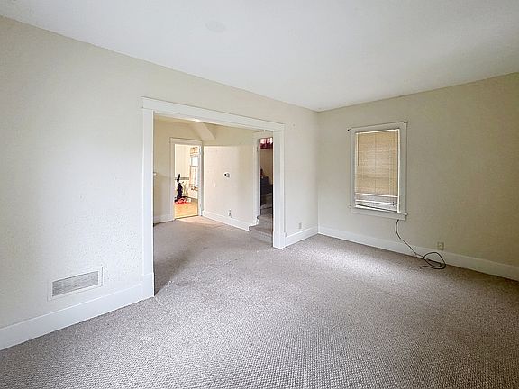 4th image of 1419 41st St