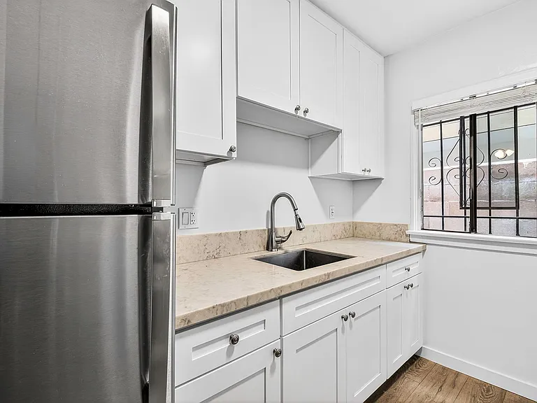 636 Linden Ave — Photo 5