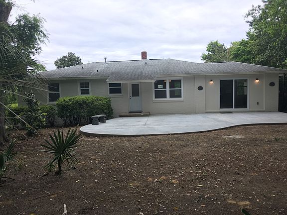 2nd image of 2921 Magnolia Ave