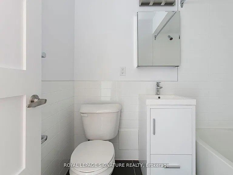 990 Avenue Rd #206 — Photo 2