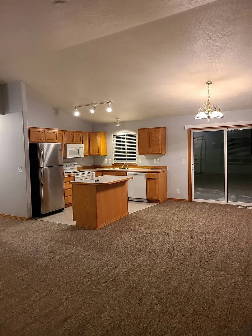 Charming 3 Bedroom 2 Bath Home in Woodbridge — Photo 3