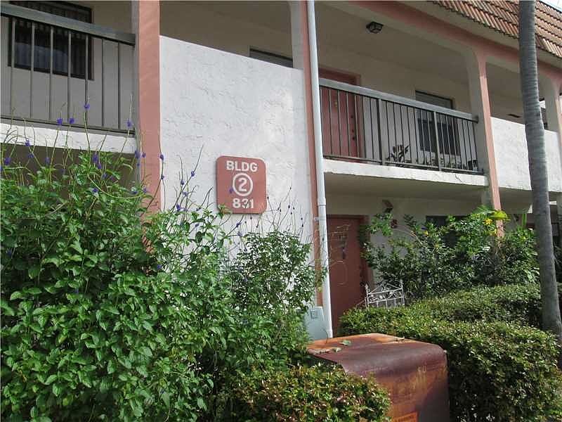 2nd image of 831 NE 207th Ln