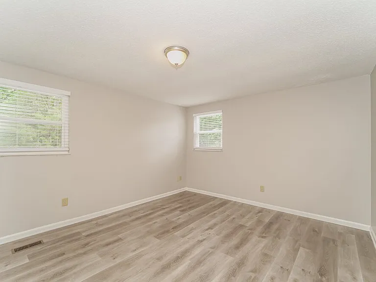 605 Bundy Cir — Photo 11