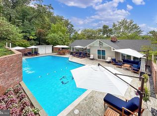 1753 Army Navy Dr, Arlington, VA 22202