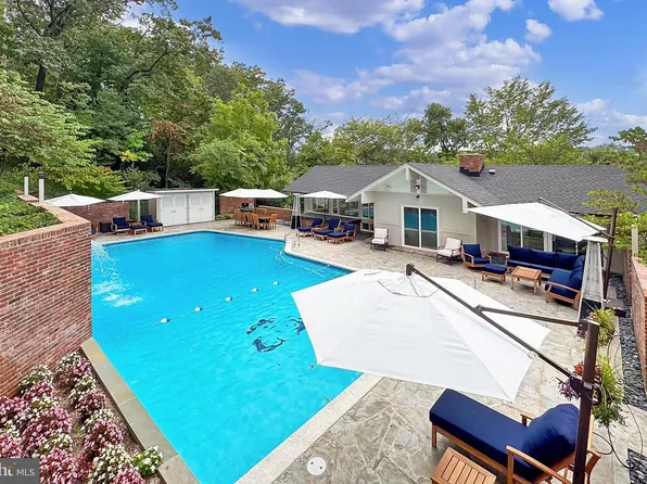 1753 Army Navy Dr, Arlington, VA 22202