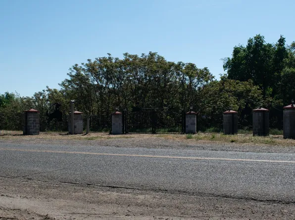 1000 S Rainbow Rte, Sanger, CA 93657