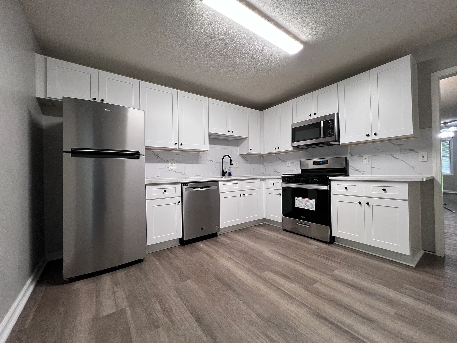 2 bed, 1064 sqft, $1,600 — Photo 2