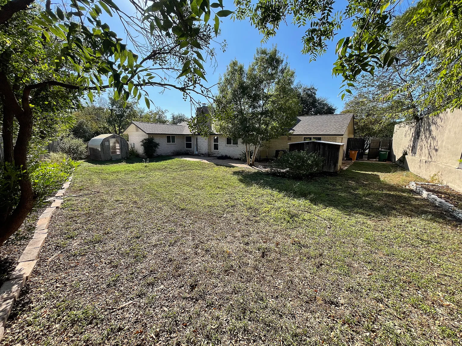 4 bed, 1966 sqft, $2,600 — Photo 2