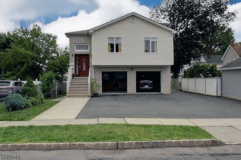 1st image of 484 Cortlandt St