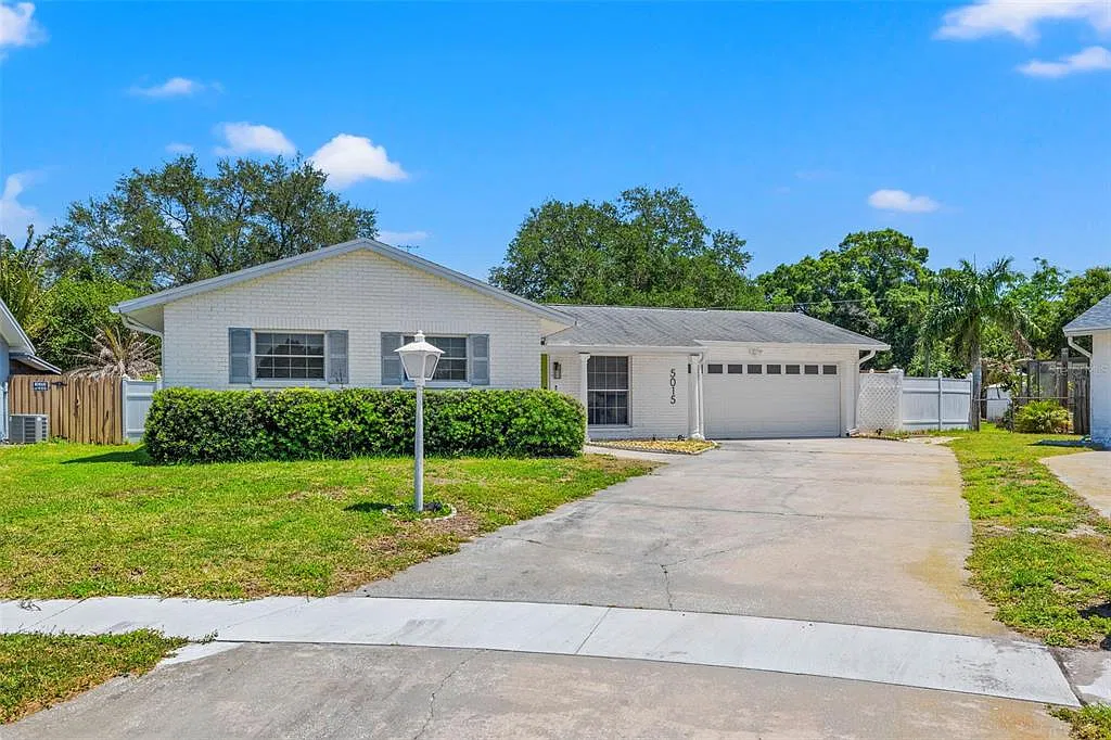 3 bed, 2.0 bath, 1379 sqft, $3,200 — Photo 1