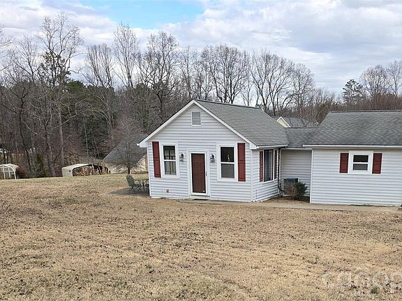 3rd image of 7630 Crestwood Dr