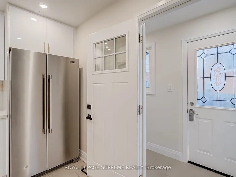 143 Voltarie Cres #UPPER — Photo 24