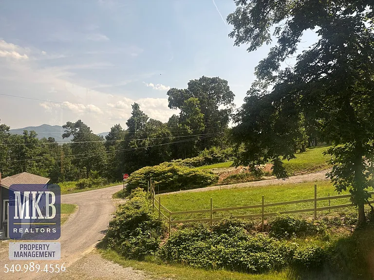 811 Montvue Rd — Photo 4