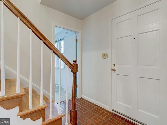 5th image of 332 Princeton Ln