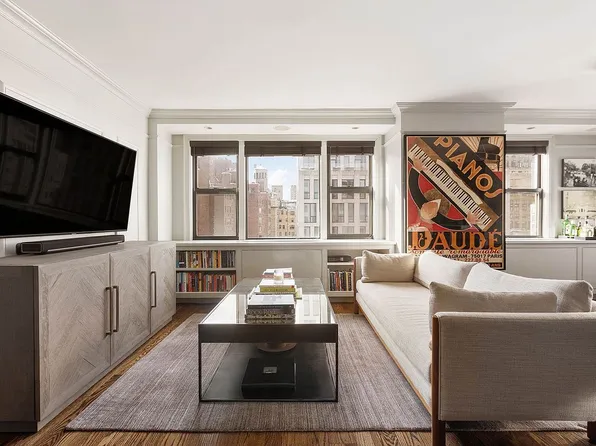 201 E 21st St APT 16C, New York, NY 10010