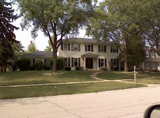 1530 Arrow Wood Ln, Downers Grove, IL 60515