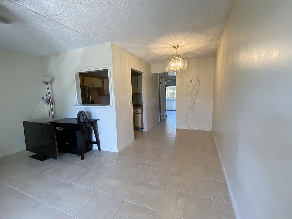 1st image of 188 Windsor Dr #I