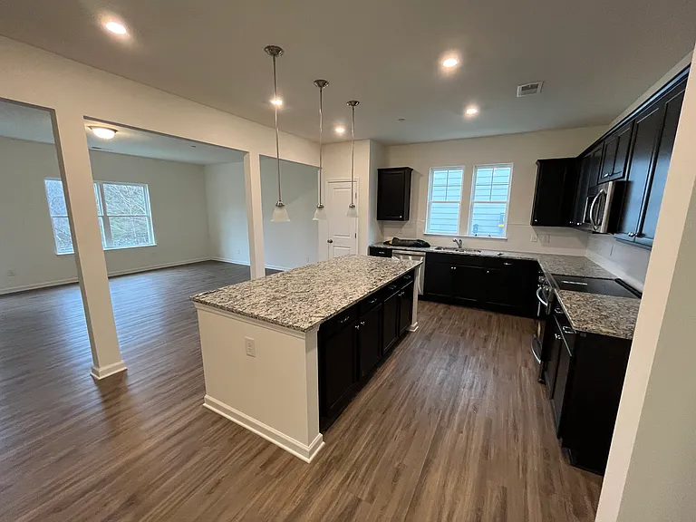 233 Emmett Dr — Photo 5