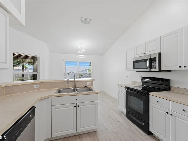 1309 SW 29th St — Photo 10
