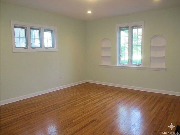 4th image of 64 Old Pond Rd