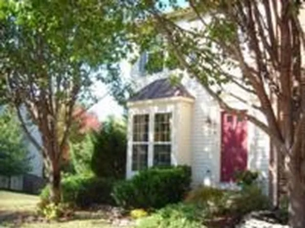5952 Edgehill Ct, Alexandria, VA 22303