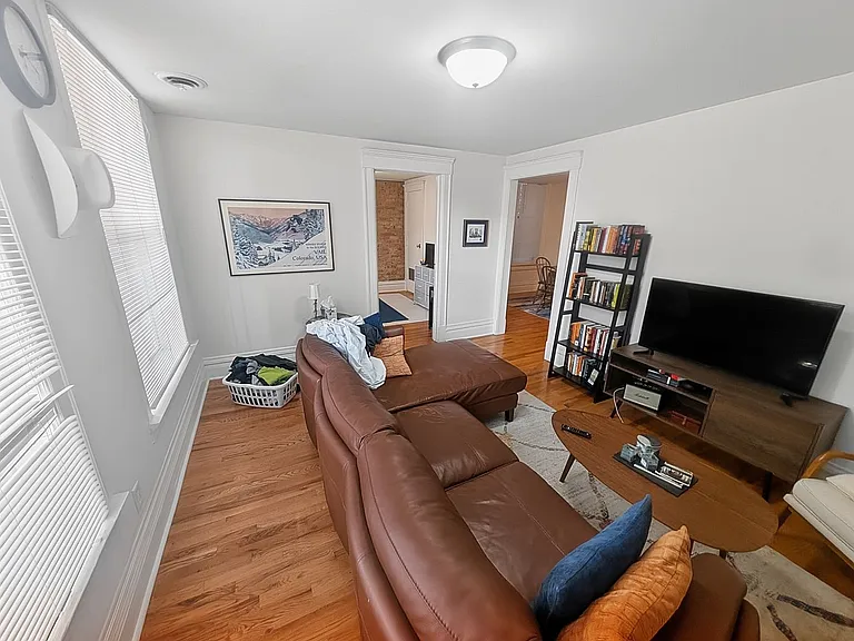 1609 N Leavitt St #1 — Photo 6