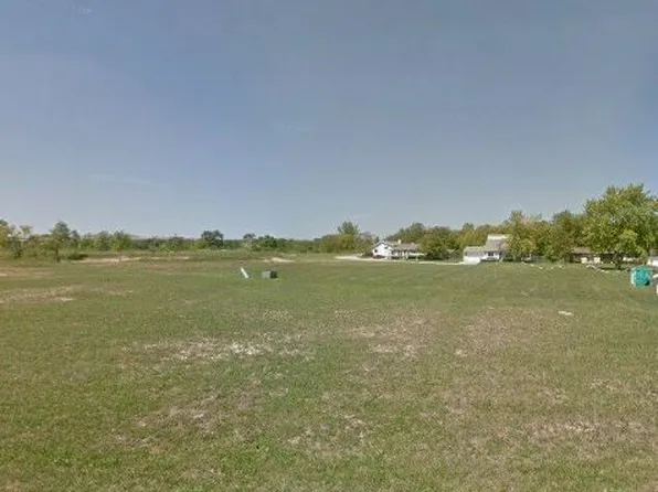 3800 Parkway Ln, Zion, IL 60099