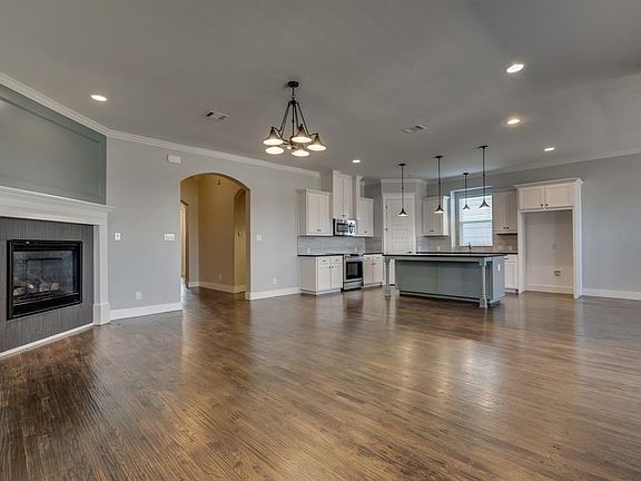 3rd image of 415 Hearth Ter