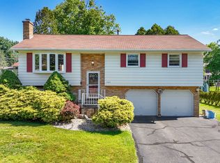 2707 Camelot Rd, Endwell, NY 13760