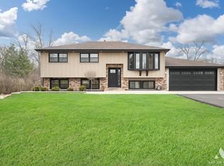 10521 Fitzsimmons Dr, Palos Park, IL 60464