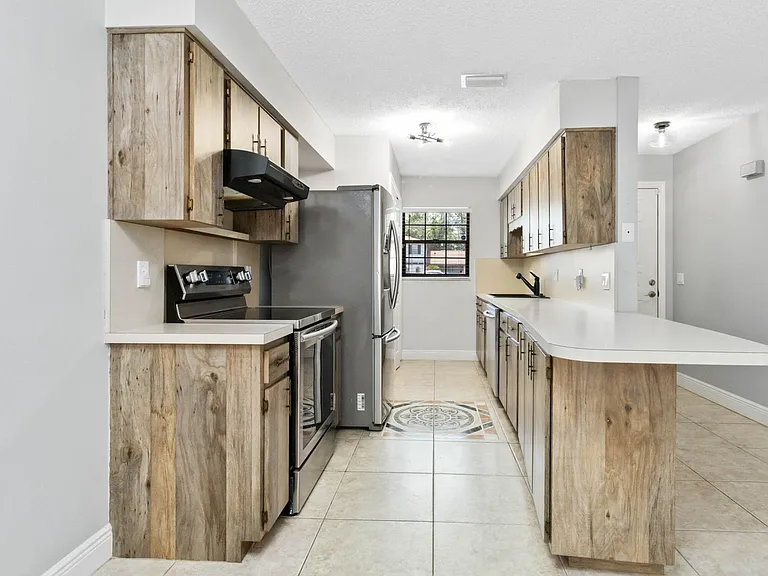 3528 Bay Ct — Photo 8