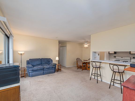 2nd image of 1515 Fremont Dr Unit 1515