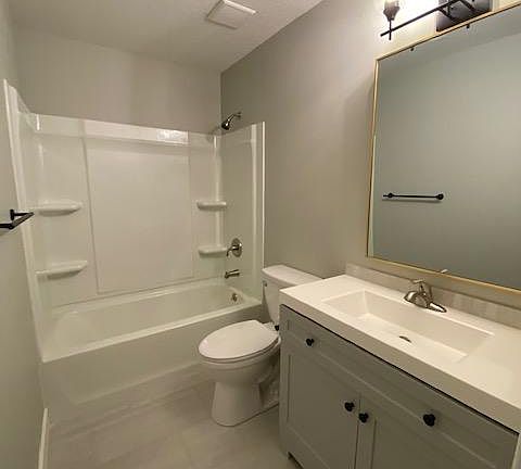 4th image of 903 NE 68th Ter APT B