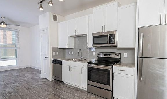 4th image of 3212 Palm Way #21044