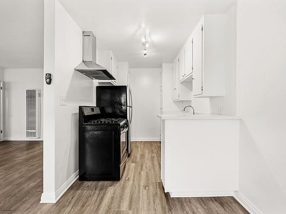 2nd image of 4433 Murietta Ave APT 7