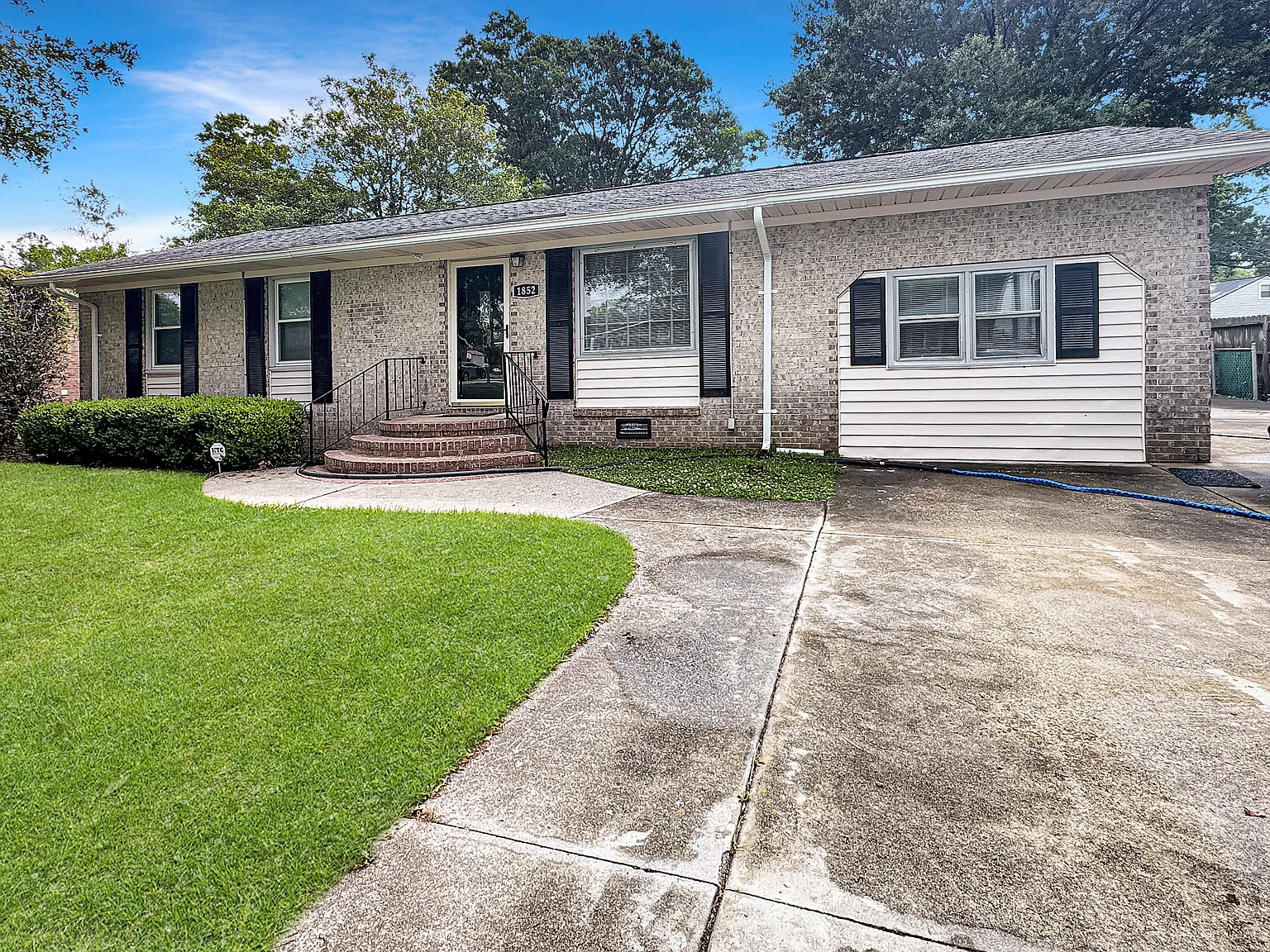 3 bed, 2.5 bath, 1672 sqft, $2,000 — Photo 2