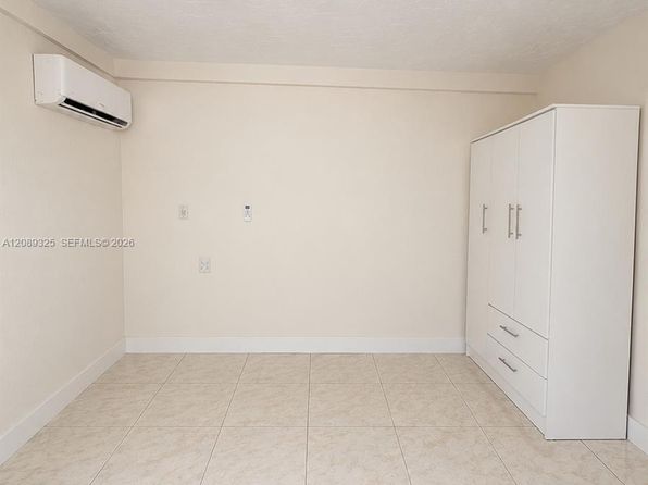 35XX SW 2x R R, Miami, FL 33133 – studio rental in Miami